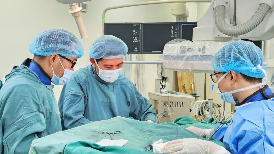Người đàn ông ngưng tim trong lúc ngủ may mắn thoát chết 2 lần