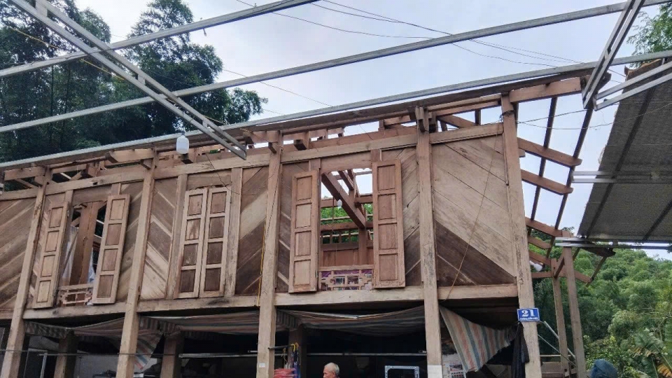 Bão số 3 chưa vào đất liền, hàng trăm ngôi nhà ở Thanh Hóa đã bị tốc mái