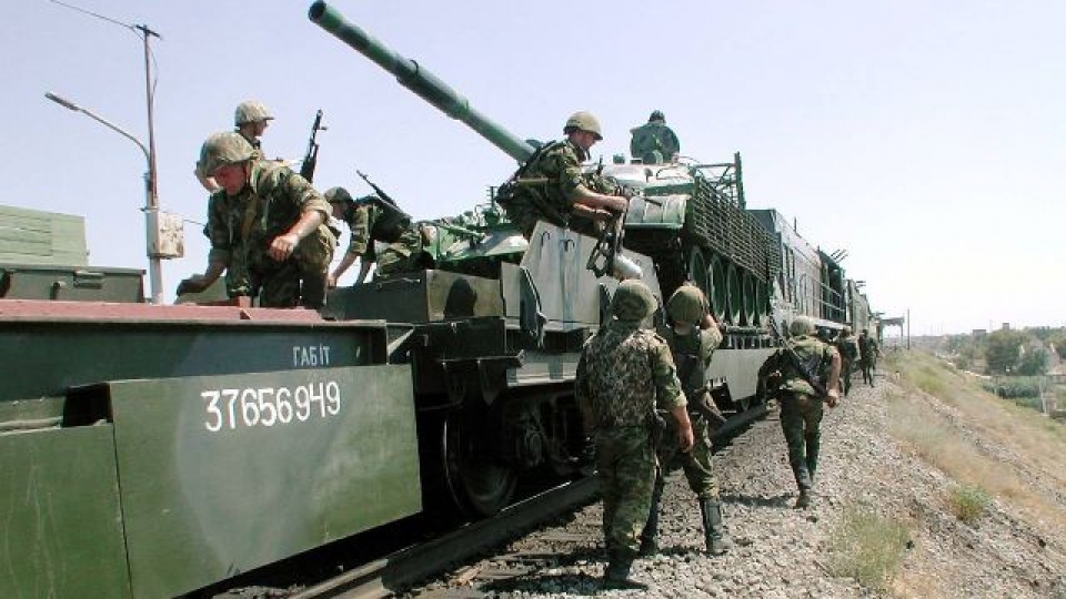 troops-of-the-russian-armored-train-train-behind-the-combat-zone.jpg