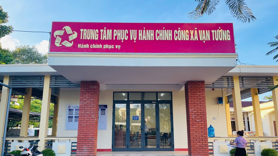 trung_tam_phuc_vu_hanh_chinh_cong_xa_van_tuong_moi.jpg