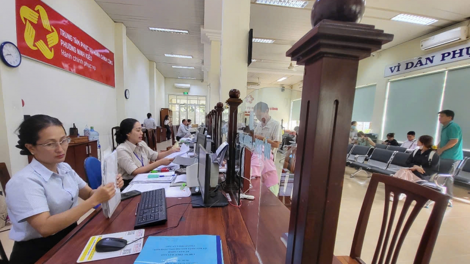 viec_dieu_chuyen_can_bo_tu_xa_phuong_noi_thua_can_bo_voi_xa_phuong_con_thieu_can_bo_dang_uy_cac_xa_phuong_nay_chu_dong_phoi_hop_trao_doi_voi_nhau.jpg