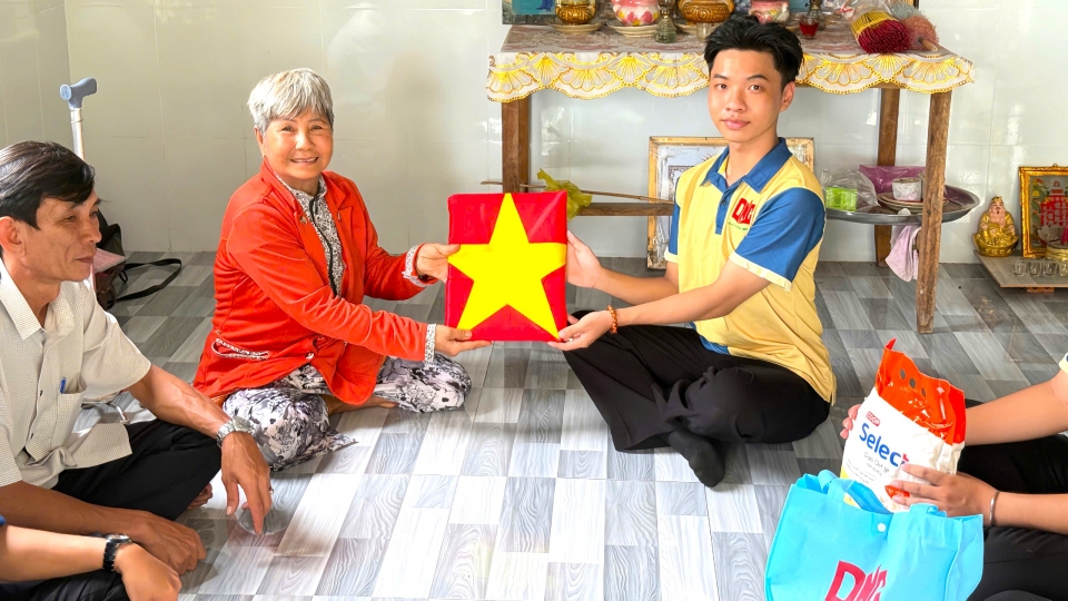 Phục dựng ảnh liệt sĩ - kết nối quá khứ và hiện tại