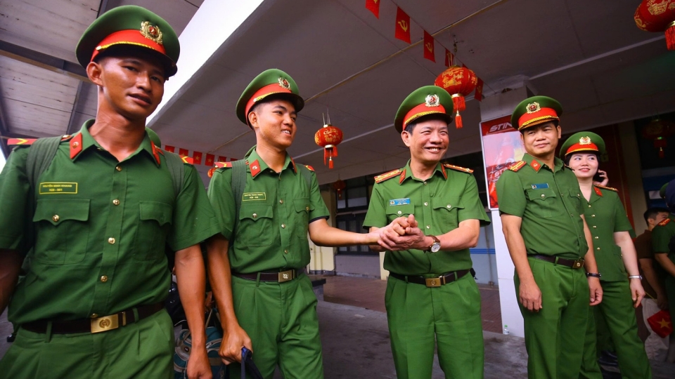 Đón 566 chiến sĩ cơ động Đông Nam ra Hà Nội tập luyện diễu binh 80 năm Quốc khánh