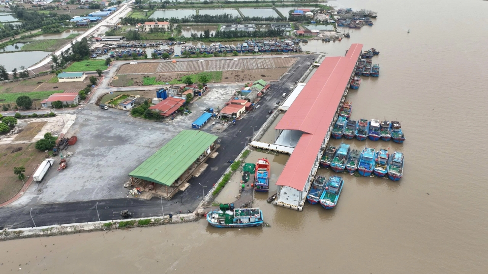 Ninh Bình dừng các cuộc họp, huy động toàn lực ứng phó bão theo phương châm 4 tại chỗ