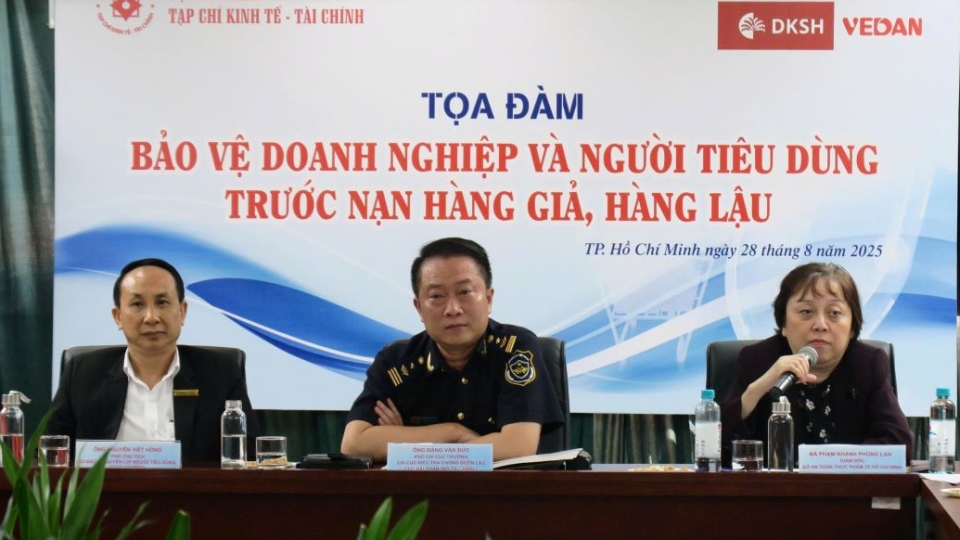 Đại biểu trao đổi tại tọa đàm (Ảnh BTC).png