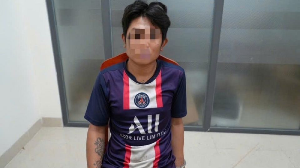 Đối tượng Nguyễn Quốc Long tại Công an phường Phan Thiết.jpg