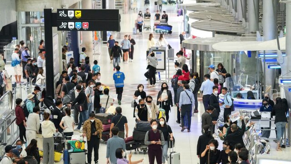 Ảnh minh họa - khách nước ngoài nhập cảnh tại sân bay Suvarnabhumi - Nguồn Reuters.jpg