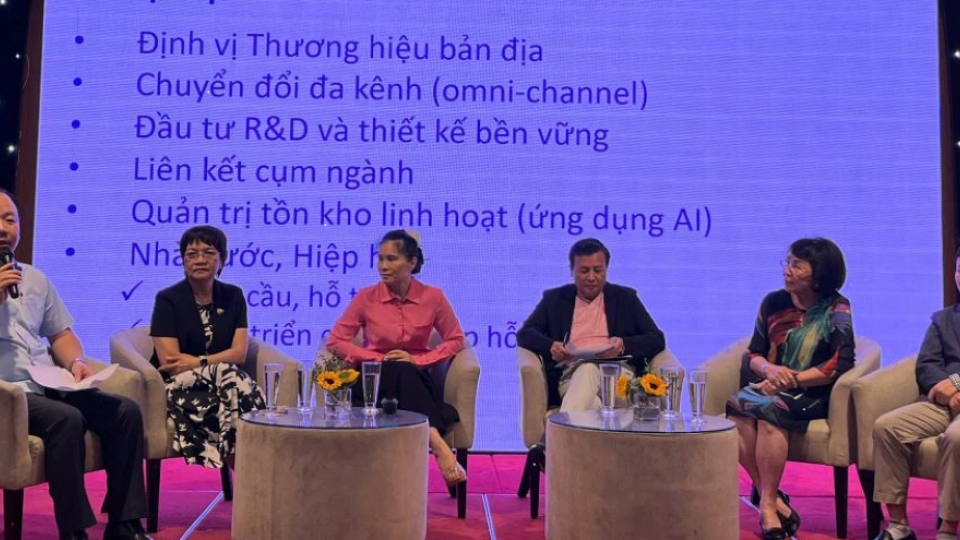 22-8 Đại biểu trao đổi tại hội nghị (Ảnh Lệ Hằng).png