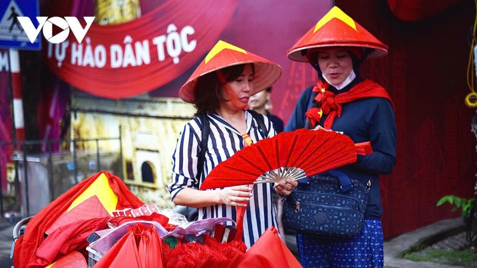Hanoi buzzes from dawn to dusk ahead of National Day celebration