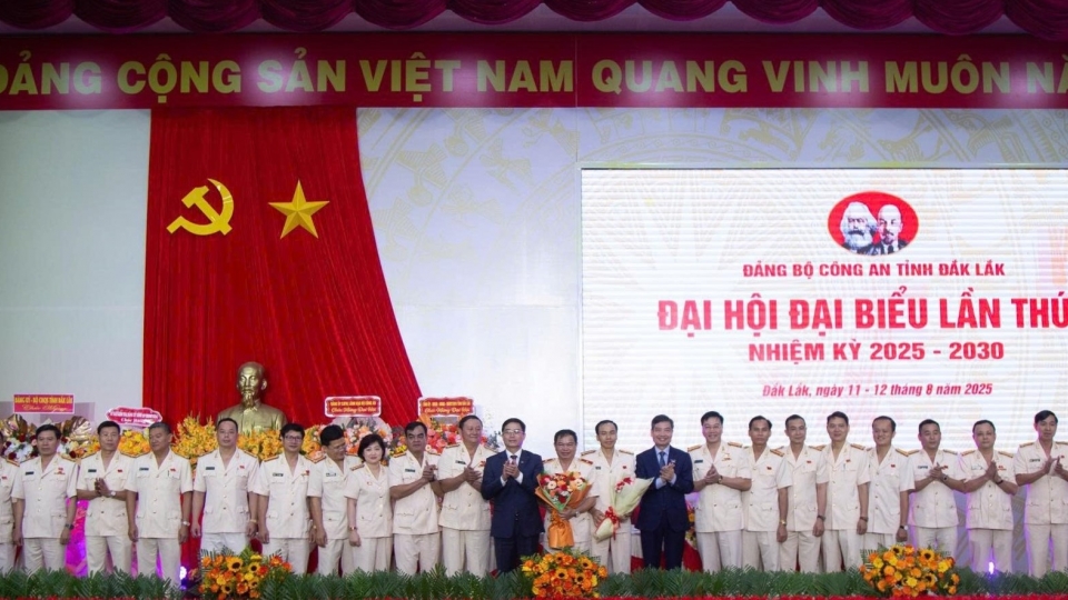 Ban Chấp hành Đại hội Đàng bộ Công an Đắk Lắk lần thứ I, nhiệm kỳ 2025 - 2030 ra mắt.jpg