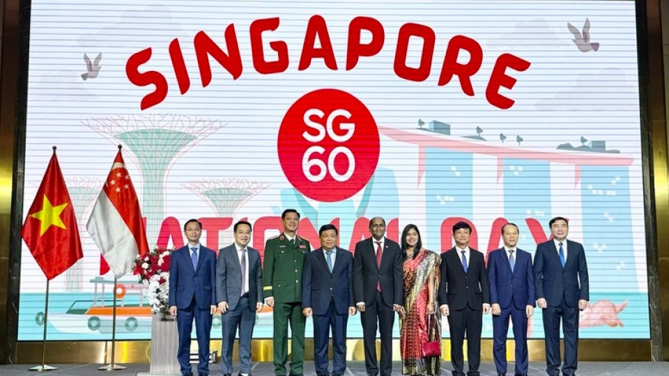 Deputy Prime Minister and delegates at the celebration ceremony.jpg