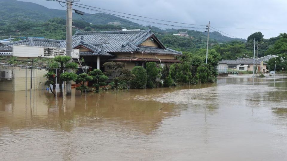 Lũ lụt đã gây thiệt hại nghiêm trọng về người và tài sản tại Kumamoto (ảnh Jiji Press).jpg