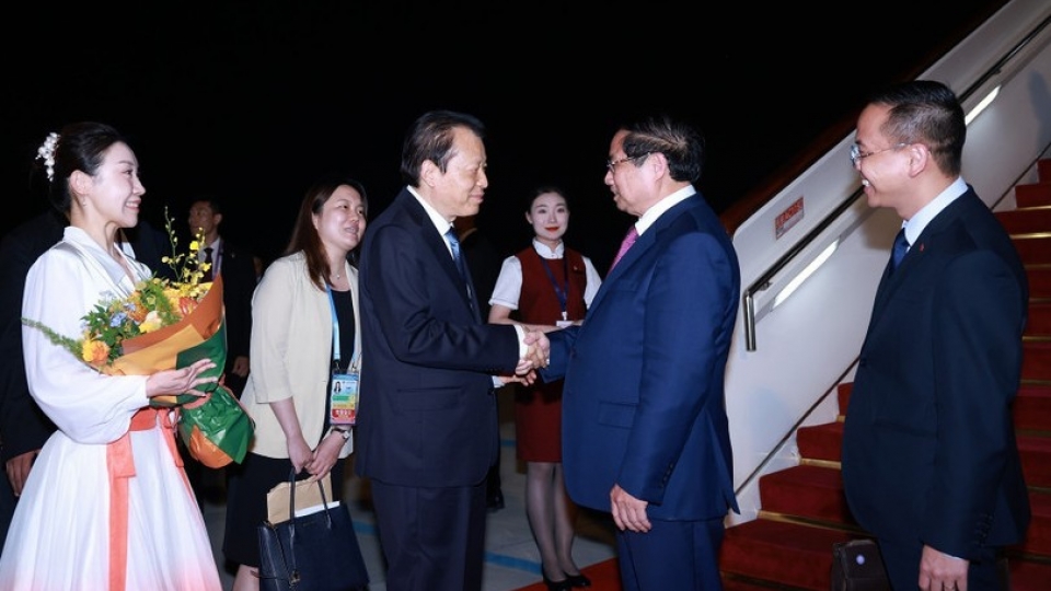PM Chinh arrives in China.jpg