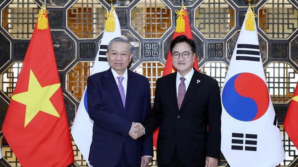 Party General Secretary To Lam meets with RoK National Assembly Speaker Woo Won-sik in Seoul on August 12.jpg