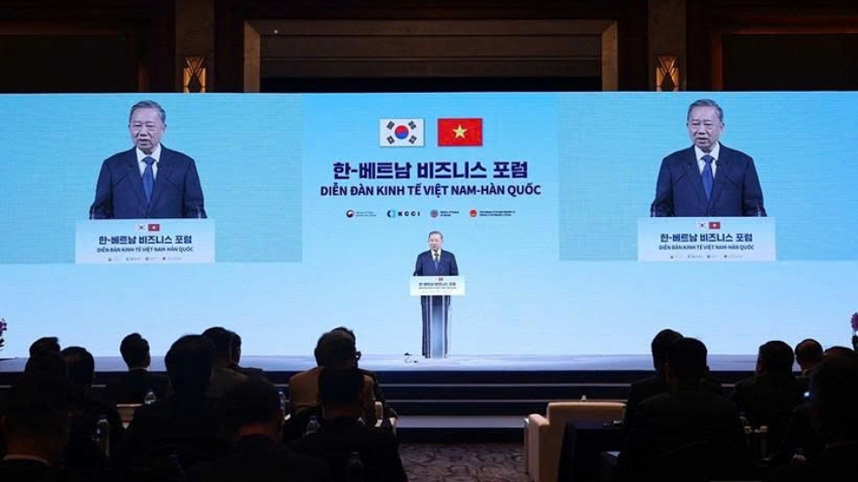 Party General Secretary To Lam speaks at Vientam - RoK economic forum in Seoul on AAugust 12.jpg