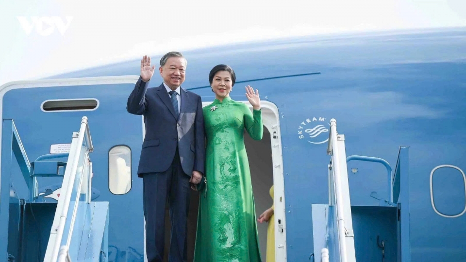 Party leadewr To Lam and hise spouse Ngo Phuong Ly.jpg