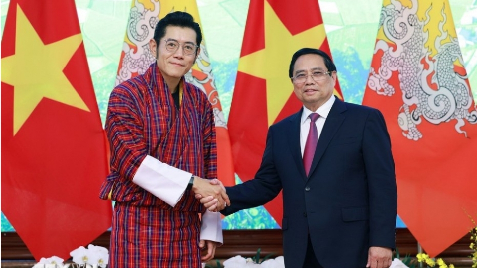 Prime Minister Pham Minh Chinh and King Jigme Khesar Namgyel Wangchuck of Bhutan.jpg
