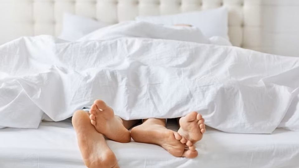 Vợ than thở không thỏa mãn dù mỗi tuần tôi đều đặn "phục vụ" 2-3 lần