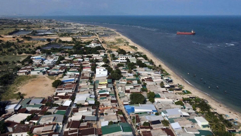 The coastal area in the southern part of Khanh Hoa province has been planned for the Ninh Thuan nuclear power.jpg