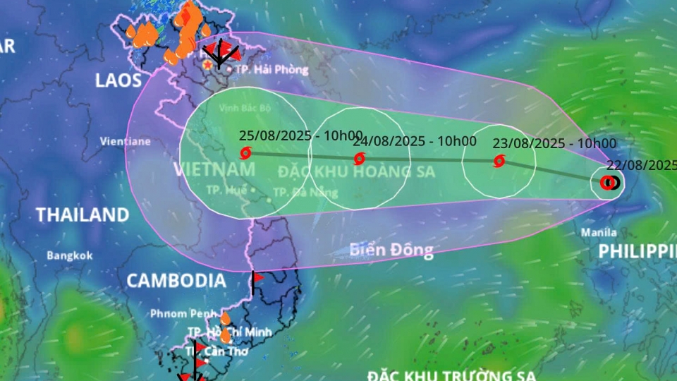 Typhoon Kajiki is likely to pound central Vietnam in the coming days.jpg