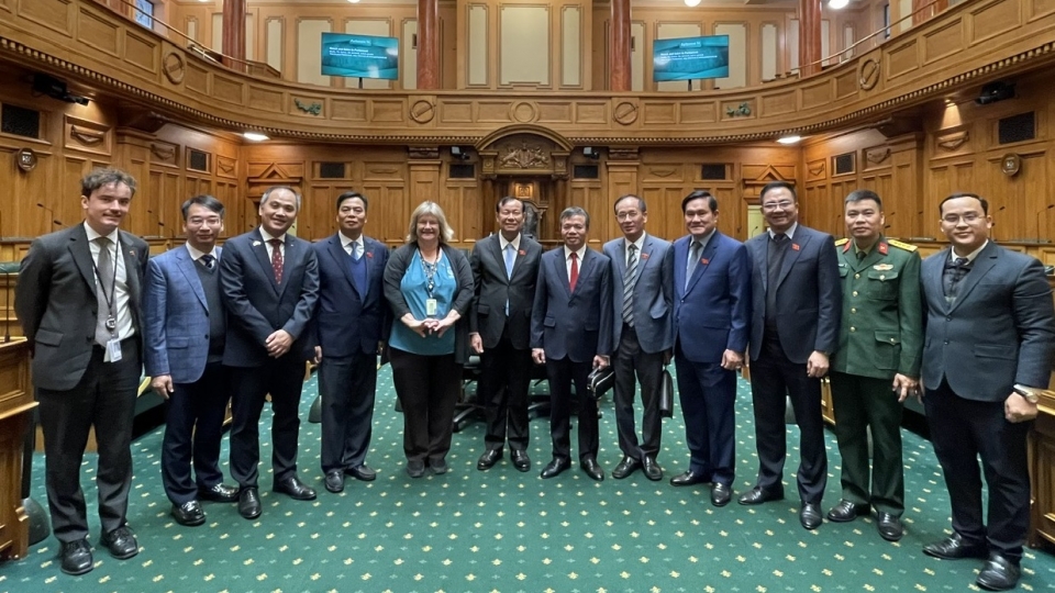 Uy ban quoc phong an ninh va doi ngoai Quoc hoi Viet Nam tham tru so Quoc hoi New Zealand -viet nga.jpg