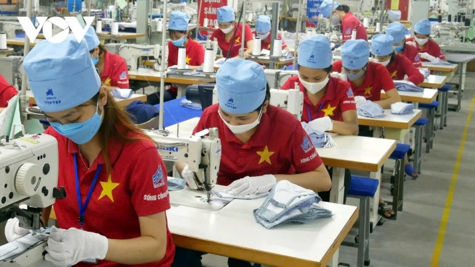 Vietnamese textile companies have renegotiated tariff-sharing terms with clients.jpg