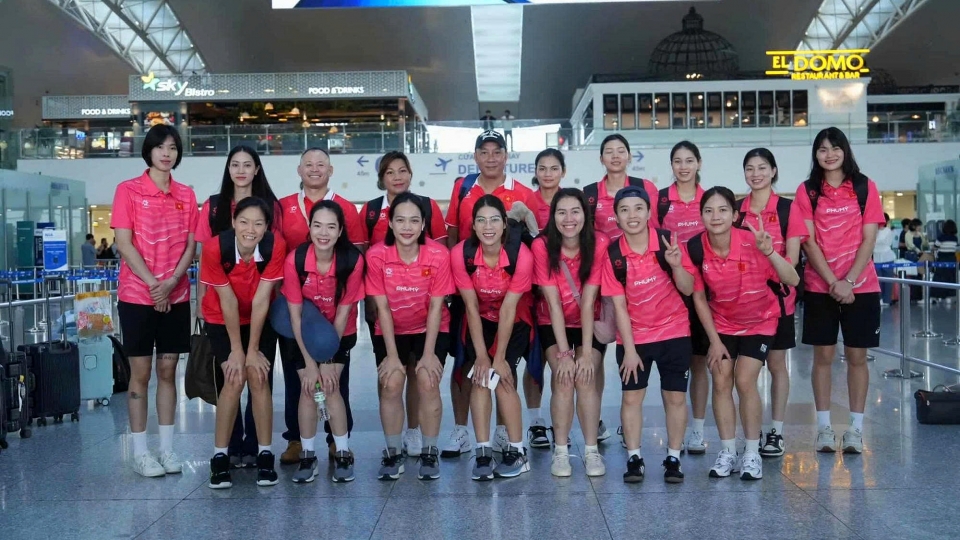 Women volleyball team leave for World Championship in Thailand.jpg