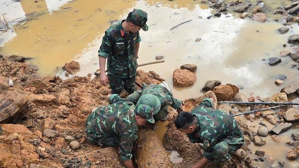 350kg bomb with intact fuse safely handled in flood-hit Dien Bien