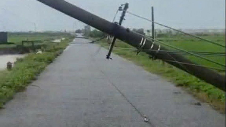 cột cao thế đổ.jpg