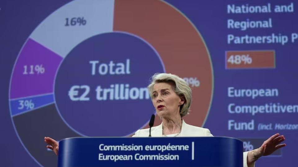 chu_tich_uy_ban_chau_au_ursula_von_der_leyen_phat_bieu_trong_buoi_hop_bao_ve_de_xuat_ngan_sach_bay_nam_tiep_theo_cua_eu_tai_brussels_ngay_16_thang_7_nam_2025_anh-reuters.jpg