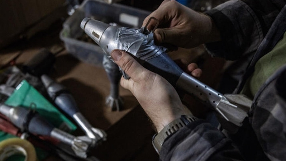 linh Ukraine gan qua dan Ukraine vao UAV Ukraine -ed ram.jpg