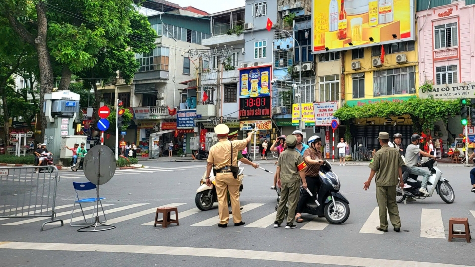 luc_luong_chuc_nang_huong_dan_nguoi_dan_khong_di_vao_pho_ngoc_ha_.jpg