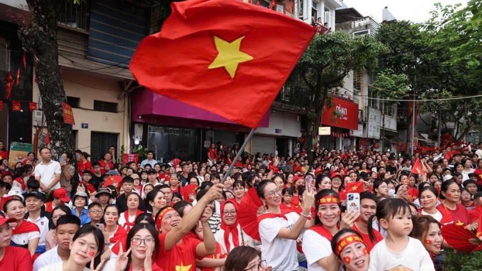 PM urges swift distribution of gifts to people for National Day