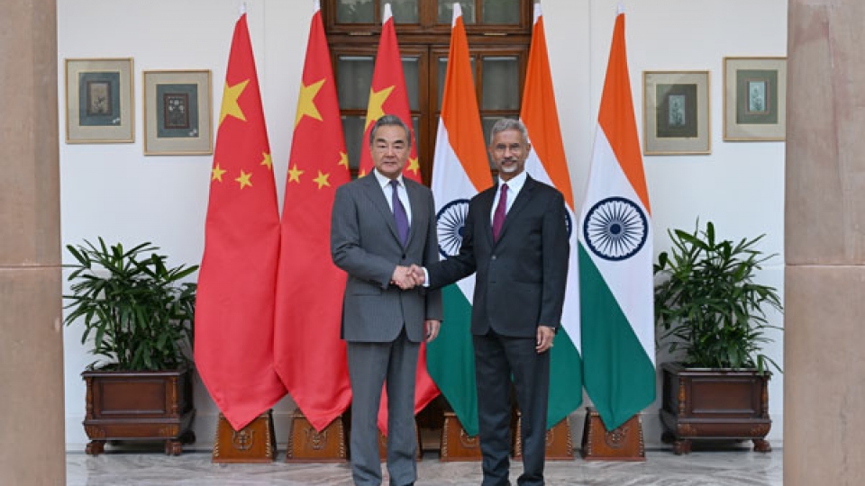 ngoai_truong_trung_quoc_vuong_nghi_va_ngoai_truong_an_do_subrahmanyam_jaishankar_ngay_18_8._anh_bo_ngoai_giao_trung_quoc.jpg