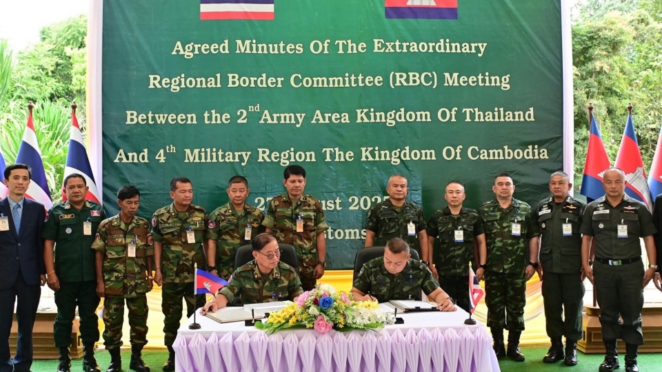 quan doi Thai Lan Campuchia cam ket tranh leo thang cang thang -fb Bo tu lenh quan khu 2 Thai Lan.jpg