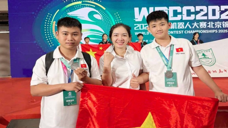 Vietnamese students excel at World Robot Contest in China