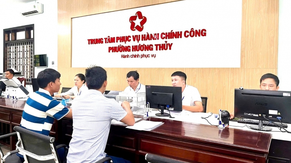 tai_trung_tam_phuc_vu_hanh_chinh_cong_phuong_huong_thuy.jpg