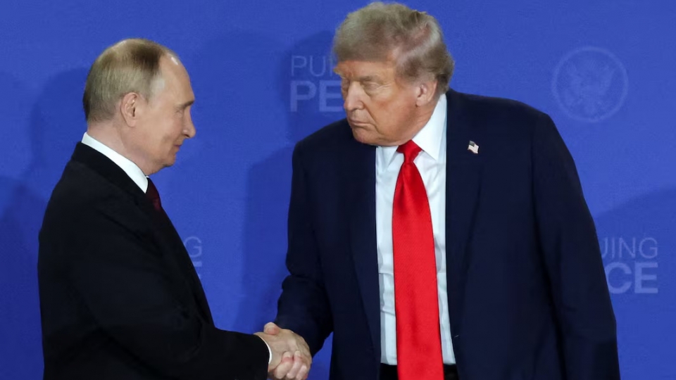 tong thong Putin Trump bat tay tai thuong dinh Nga My o Alaska -reu.jpg