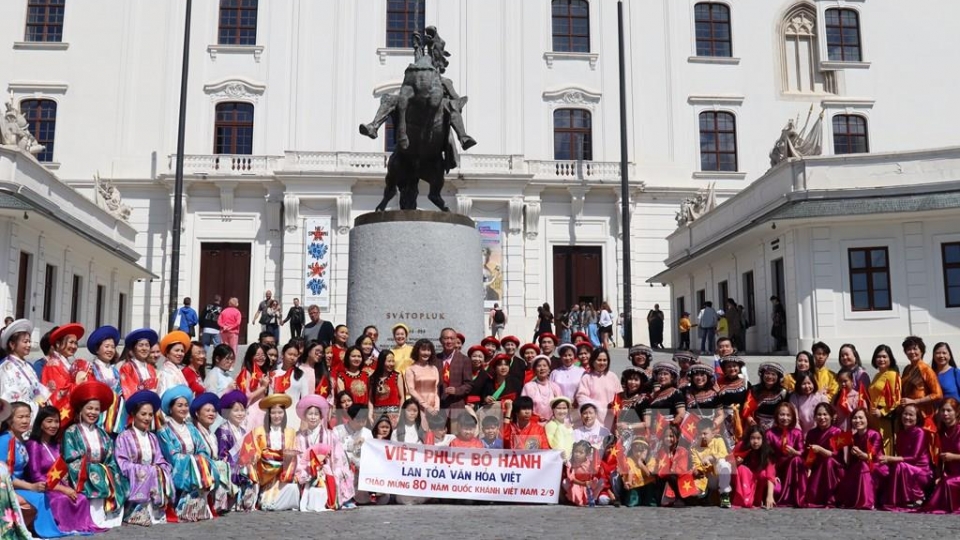 Ao Dai parade in Slovakia celebrates Vietnam’s 80th National Day