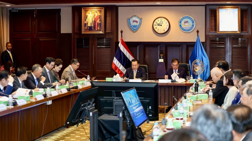 Ảnh Thủ tướng Thái Lan Anutin Charnvirakul họp cùng các nhân sự chủ chốt - Nguồn Cục Quan hệ Công chúng (1).jpeg