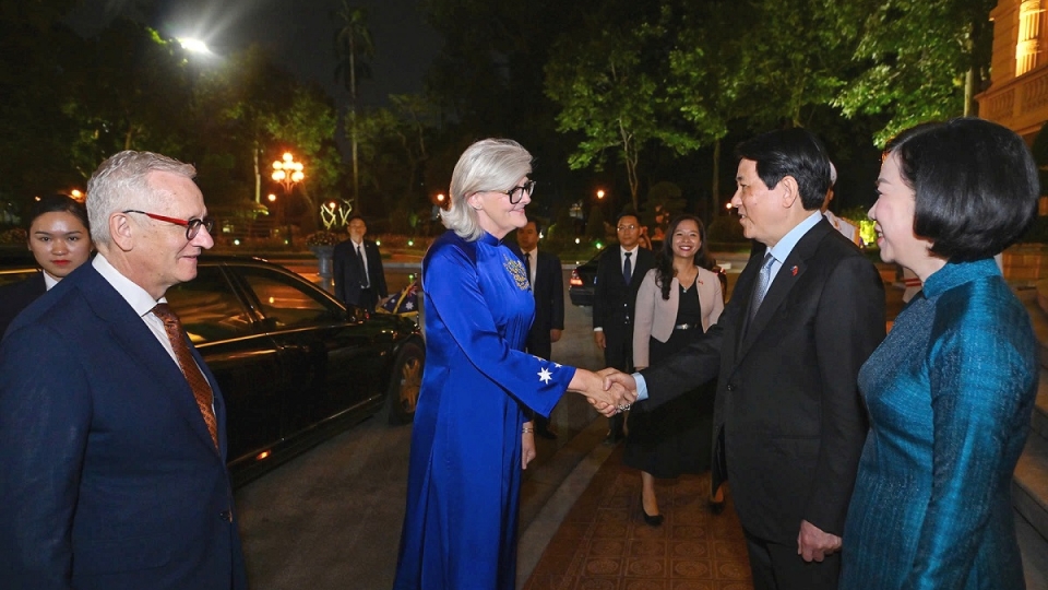 10-09_Chủ tịch nước Lương Cường cùng Phu nhân đón Toàn quyền Australia Sam Mostyn  và Phu quân.jpg
