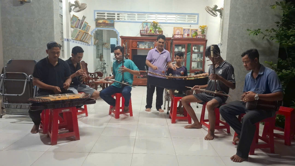 5. Lớp học rộn ràng nhưng không khí rất ấm cúng.jpg