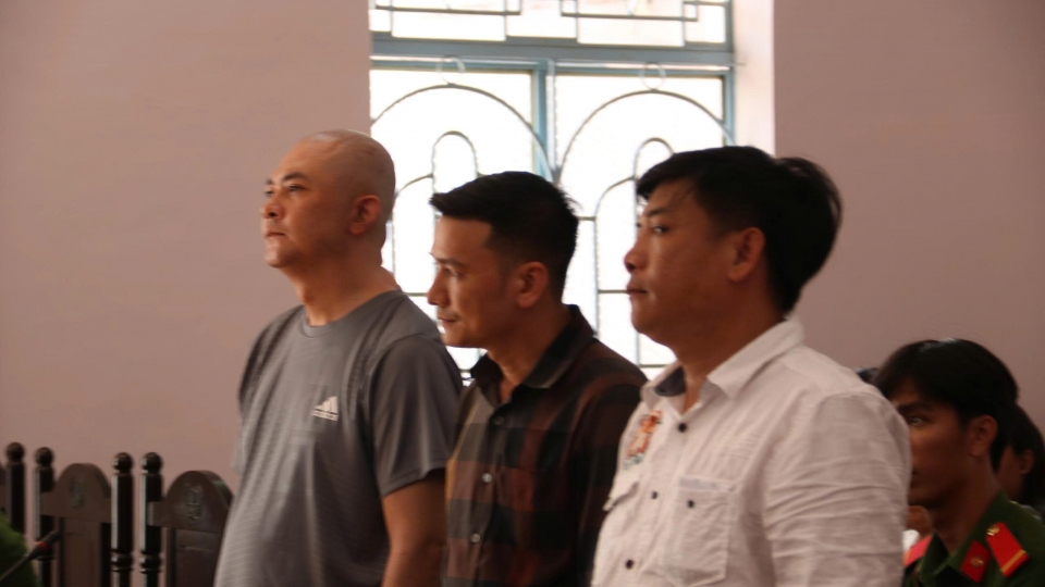 Các bị cáo tại tòa.jpg