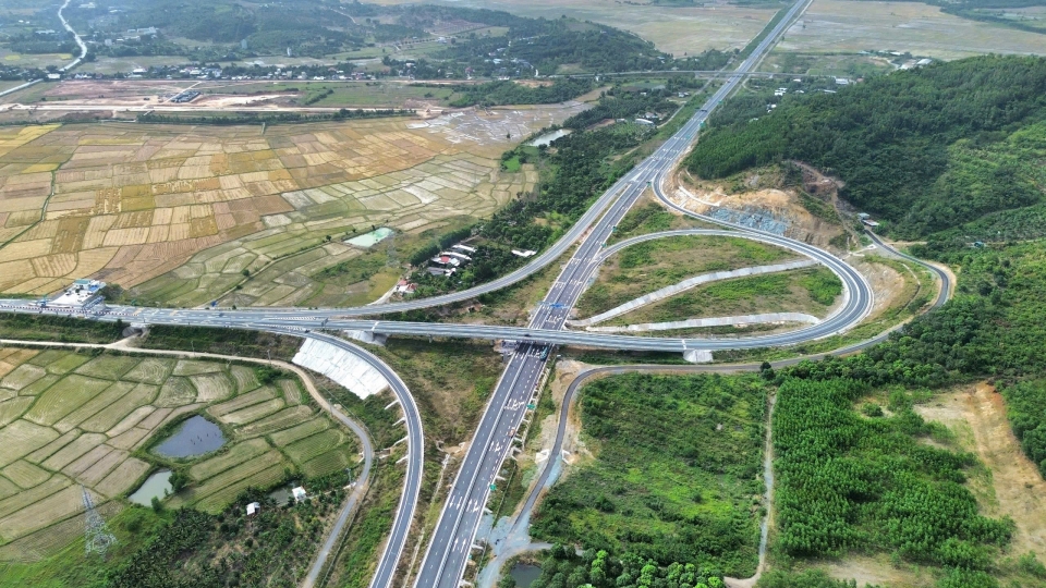 Cao tốc Bắc- Nam đoạn qua tỉnh Khánh Hòa là dự án đầu tư hiệu quả, lan tỏa.jpg