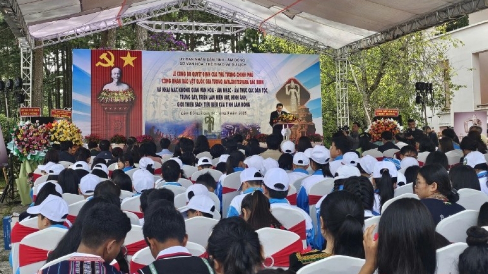 Ceremony announcing the Prime Minister’s decision.jpg