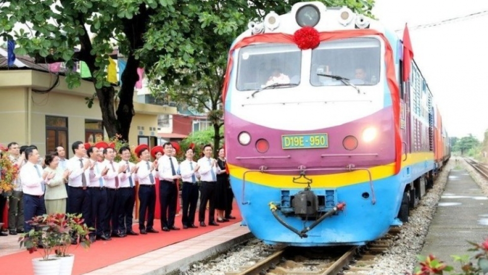 Inauguration of the first freight train from Cao Xa Station.jpg