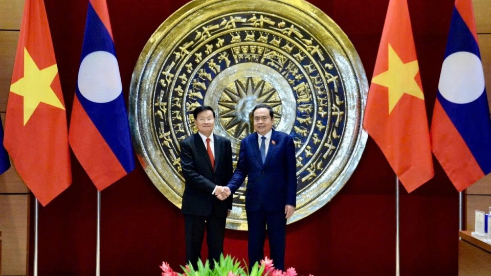 National Assembly Chairman Tran Thanh Man during his meeting with Lao General Secretary and President Thongloun Sisoulith in Hanoi on September 2..jpg