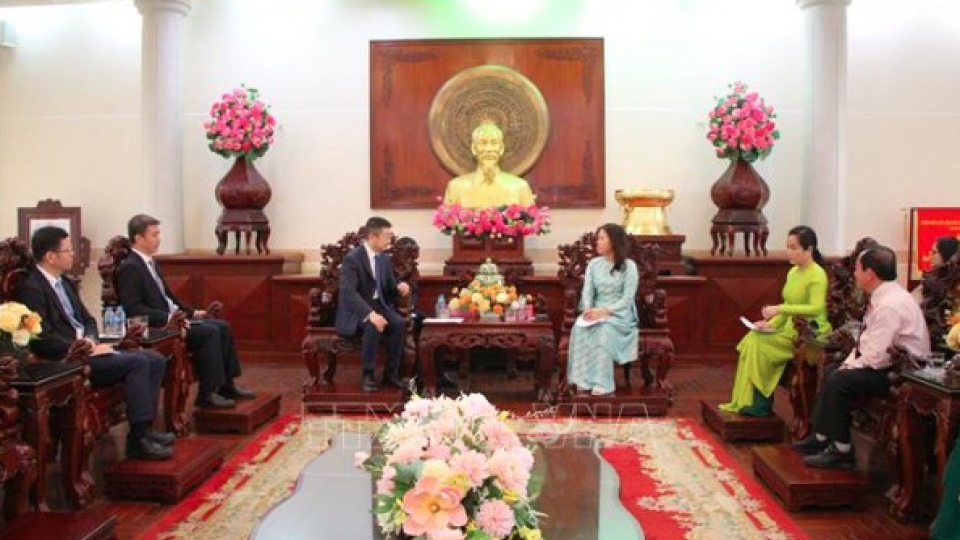 Nguyen Thi Ngoc Diep, Vice Chairwoman of Can Tho People’s Committee, hosts delegation from Chinese Consulate General.jpg