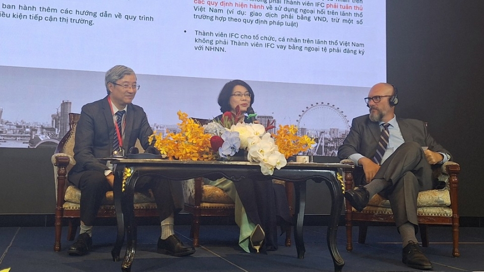 Nhà đầu tư trao đổi tại 1 diễn đàn về Xây dựng IFC.png
