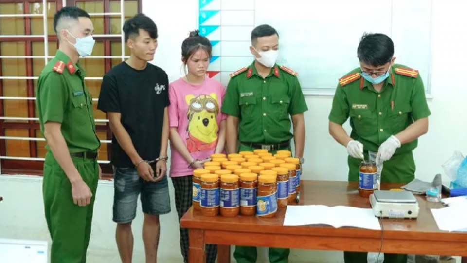 Nghe An police bust cross-border drug ring smuggling by air